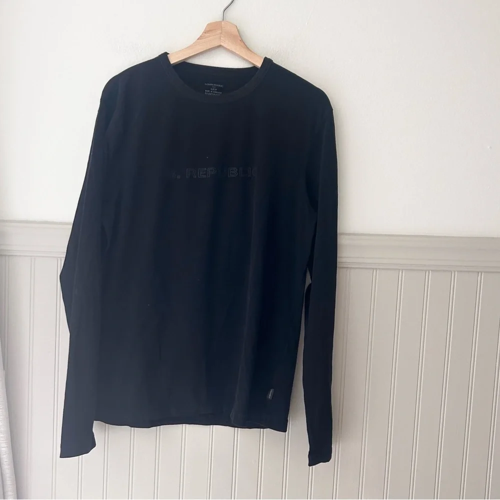 Banana Republic Medium Men's Black Long Sleeve Tee